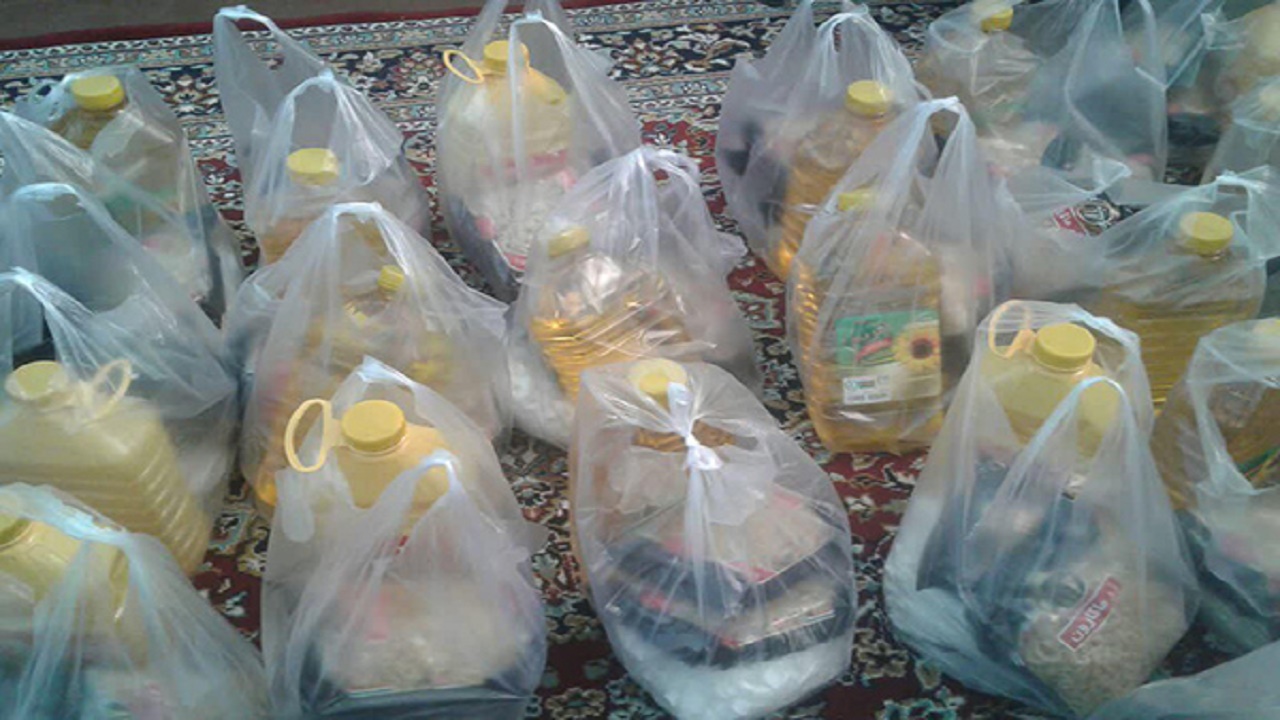 توزیع مواد غذایی بین ۱۱۰ خانواده نیازمند کاشانی