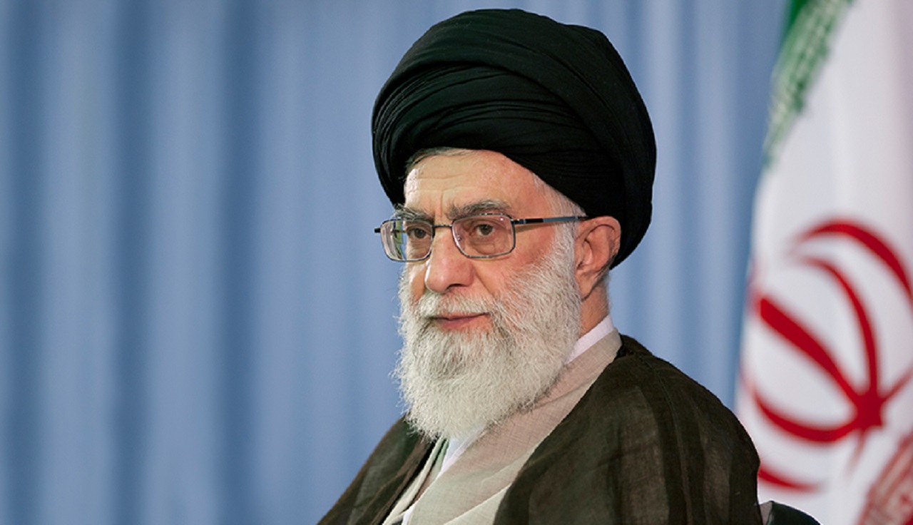 پست‌های توییتری صفحه رهبر انقلاب به مناسبت ولادت امام حسین (ع) و روز پاسدار