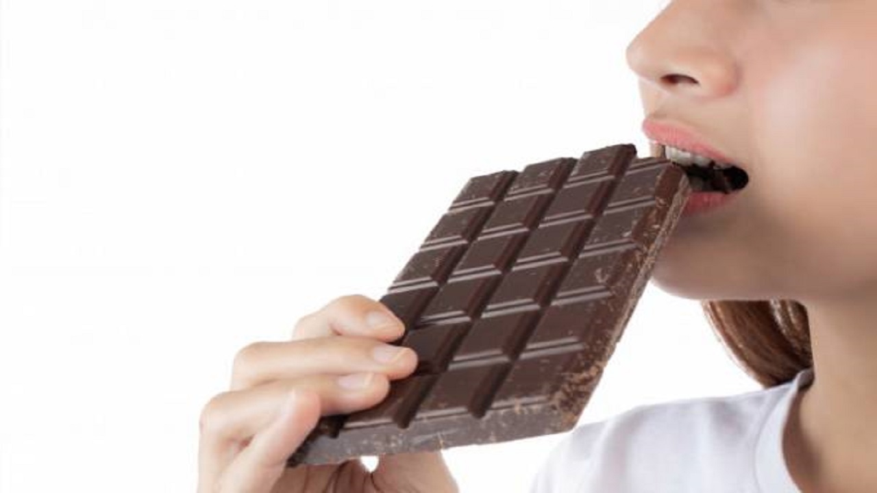 فواید خوردن شکلات و چند توصیه برای مصرف این شیرین پرخاصیت