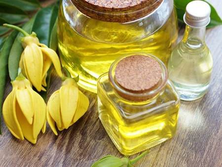 خواص و عوارض روغن یلانگ یلانگ خواص و عوارض روغن یلانگ یلانگ