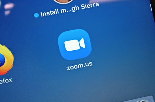 جاسوسی اپلیکشن Zoom برای فیسبوک