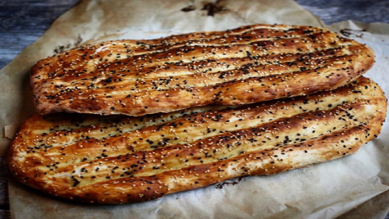 طرز تهیه‌ نان بربری خانگی؛ با خیال‌راحت میل کنید