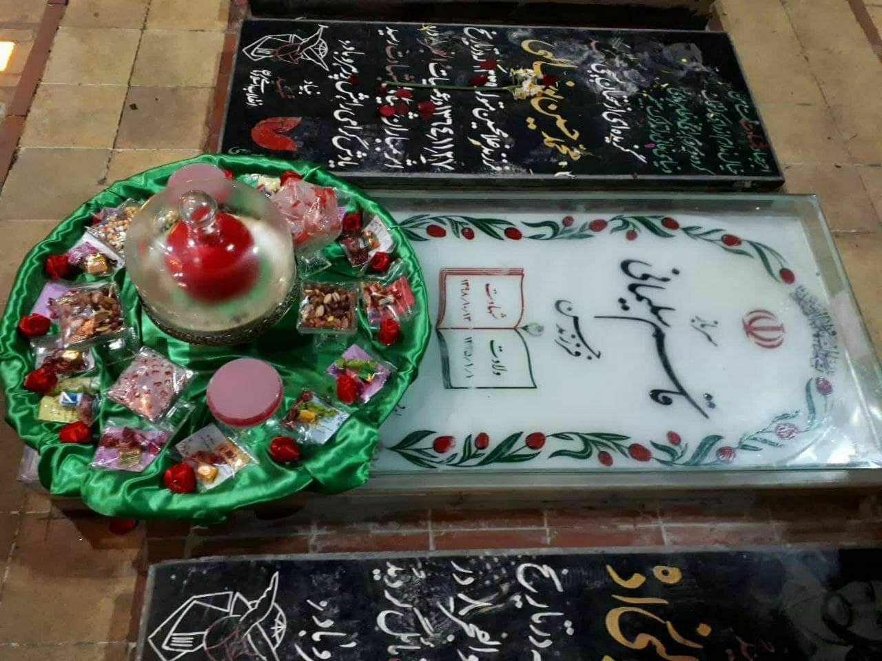 تصویری از مزار سردار سلیمانی در شب یلدا