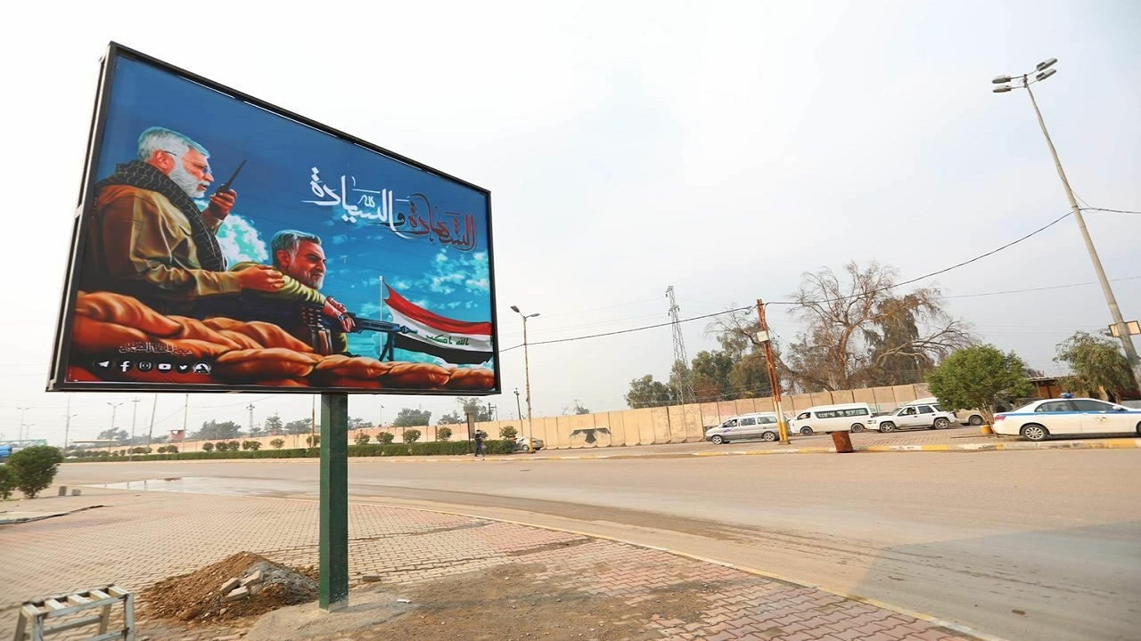 نصب تصاویر شهیدان سلیمانی و مهندس در سراسر عراق