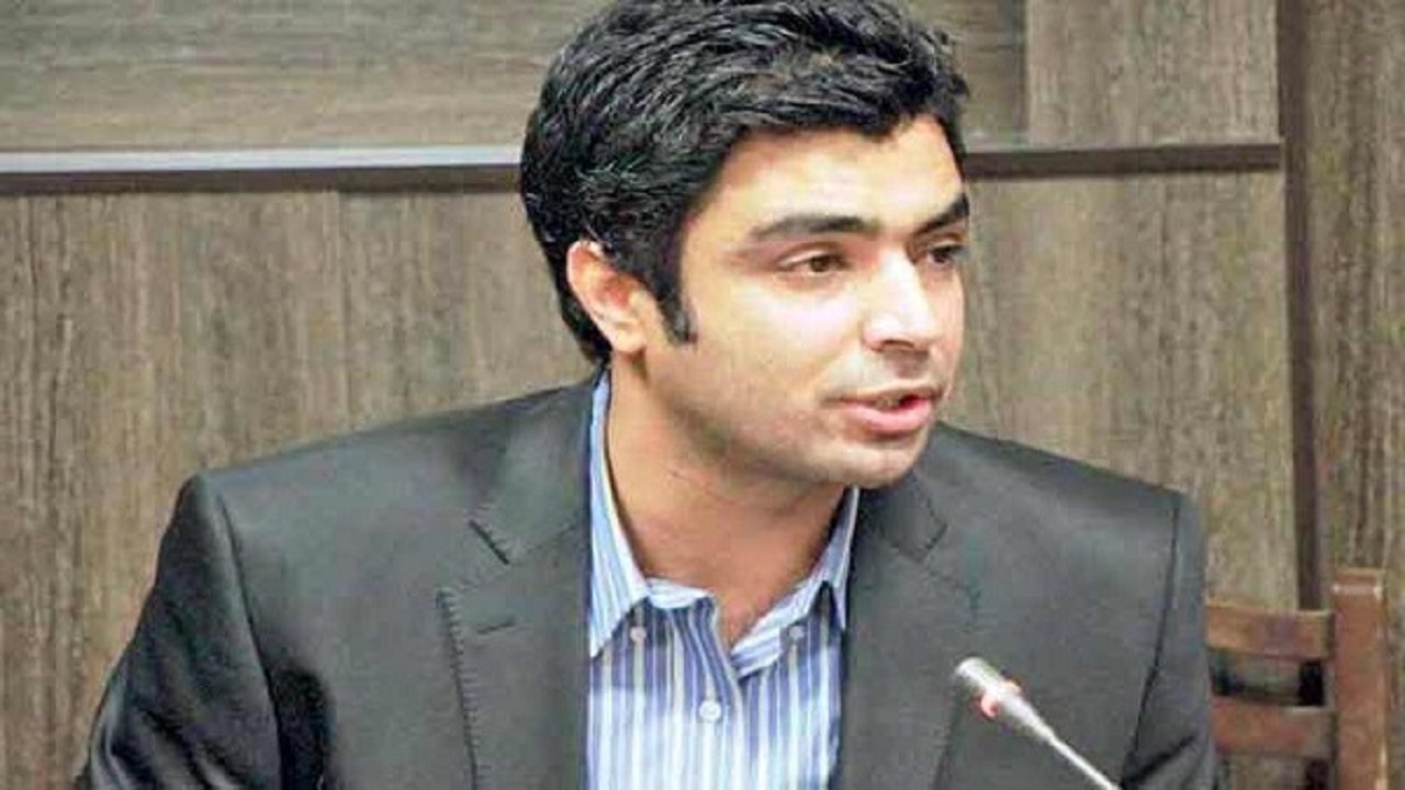 تیم ملی شمشیربازی جای بازیکنان مستعد است/ با رشوه و اعتصاب کسی ملی پوش نمی‌شود