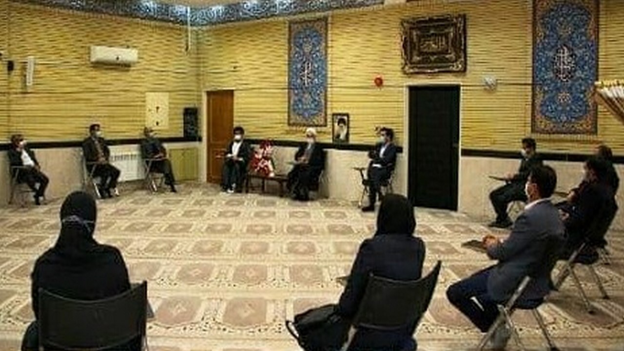 دیدار مسئولان دانشگاه و جمعی از پرستاران با امام جمعه ایلام به مناسبت روز پرستار
