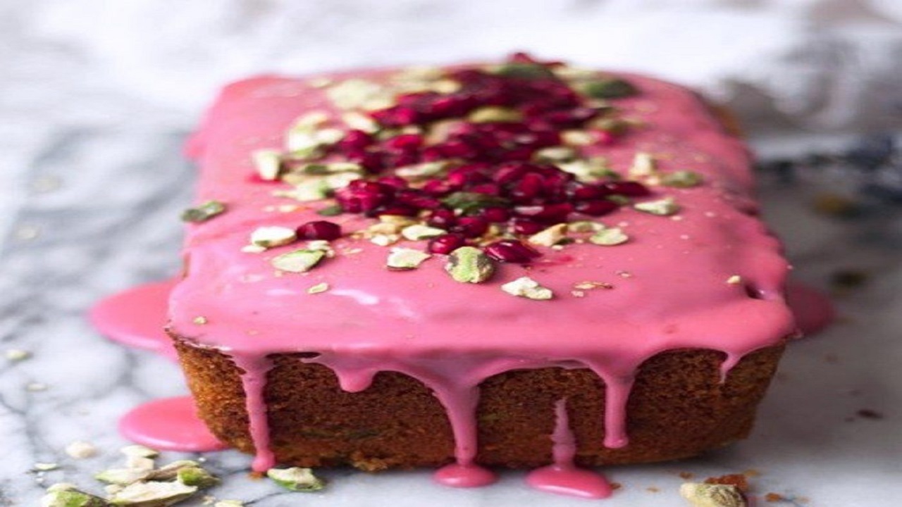 طرز تهیه و فوت و فن‌های دسر موس انار با کیک اسفنجی