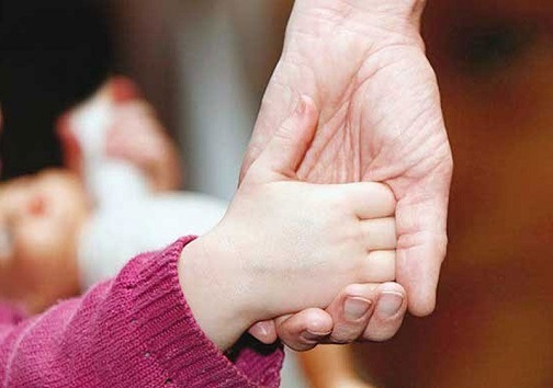 ۲ هزار و ۴۷۰ زوج اصفهانی چشم انتظار فرزندخوانده/هر ماه ۱۰ کودک بی سرپرست و بد سرپرست صاحب خانواده می&zwnj;شوند