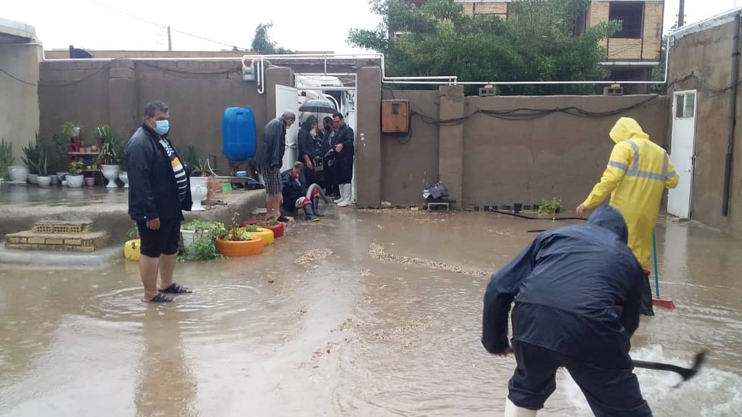 کمک ستاد اجرایی فرمان امام به سیل زدگان بوشهر ادامه دارد