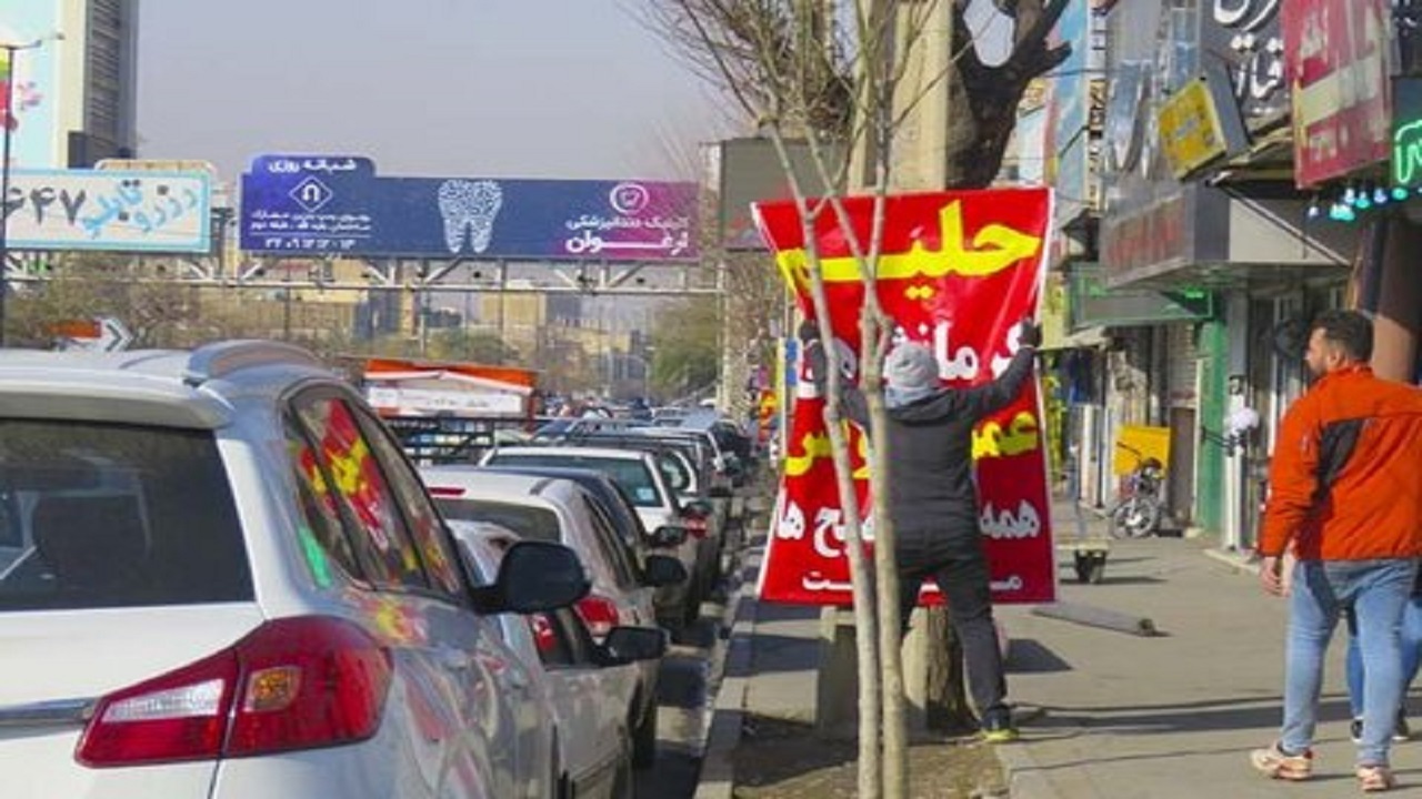 تابلوهای غیرمجاز مناطق ۶ و ۸ کرج جمع آوری شد