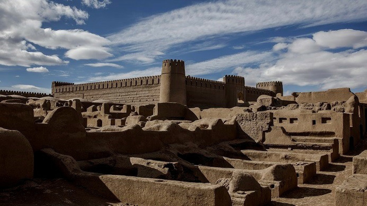 آخرین آمار کرونا در کرمان/ برگزاری نماز جمعه در ۵۰ نقطه از کرمان/ برخی از بنا&zwnj;های تاریخی کرمان به مزایده گذاشته شد