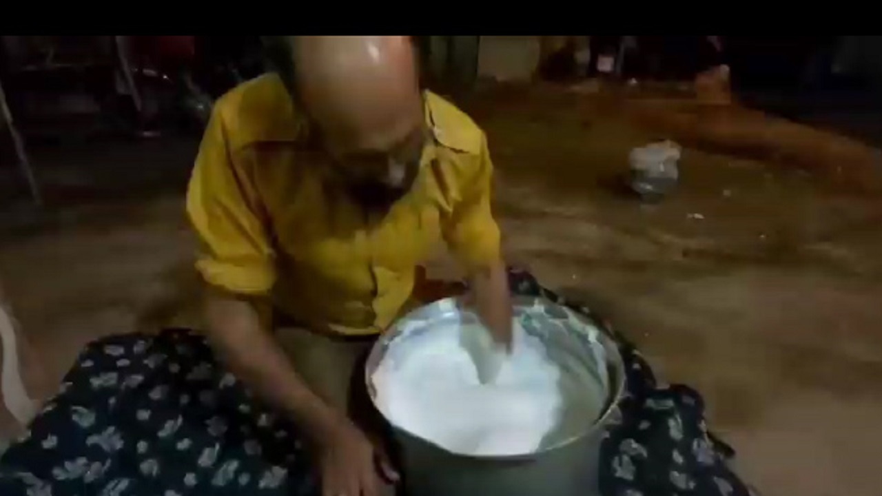 اجرای مراسم کف‌زنی سنتی در کاشمر + فیلم