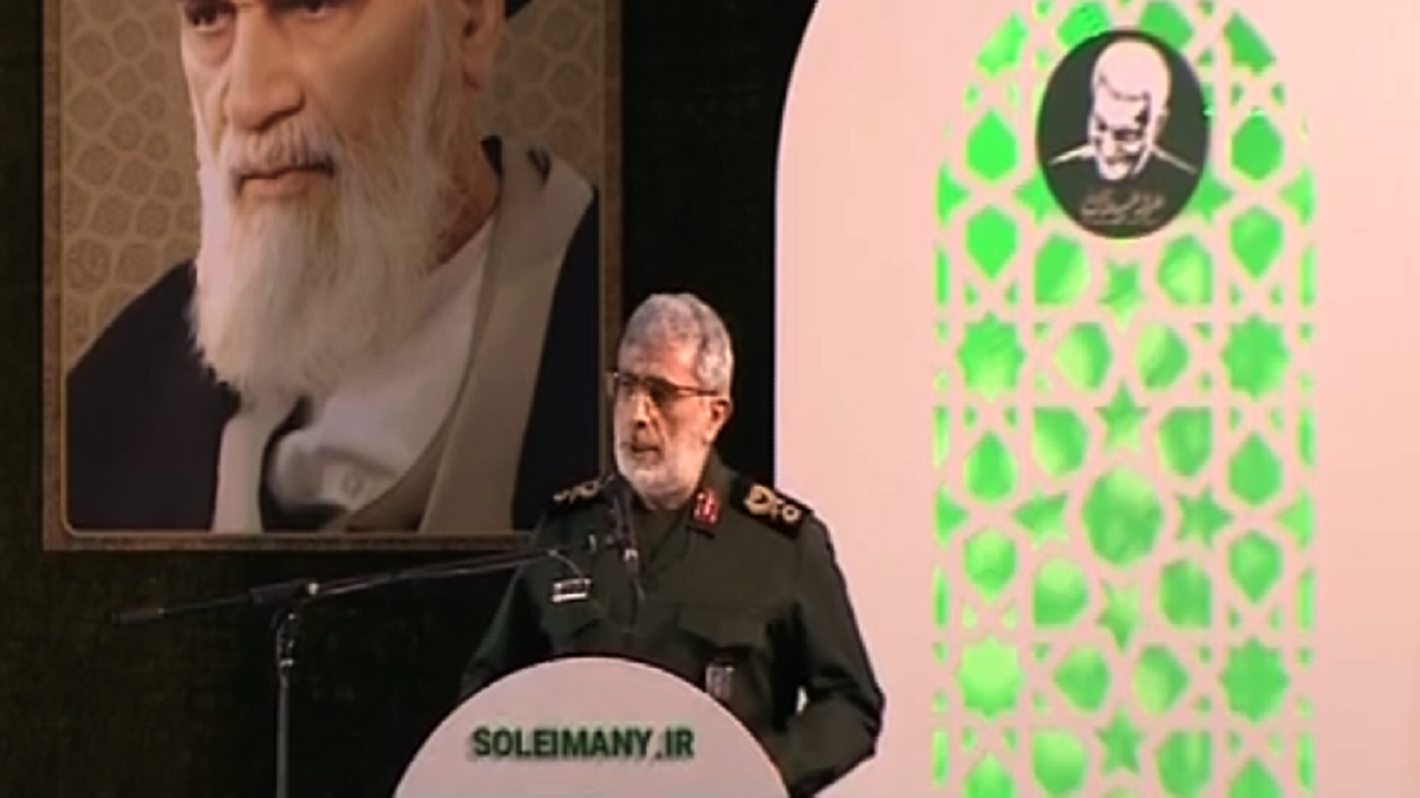 شهید سلیمانی مقاومت را از درون خود شروع کرد