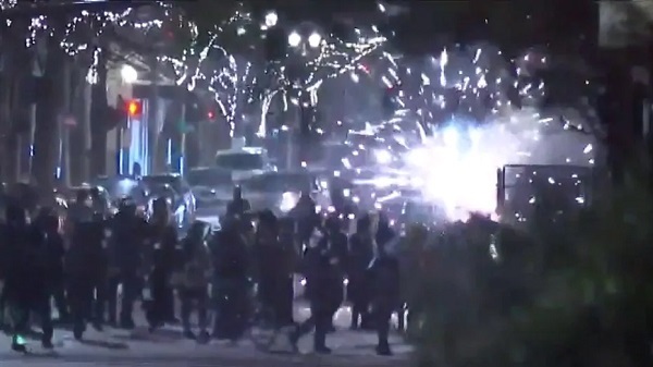 پلیس پورتلند اعلام شورش کرد +تصاویر