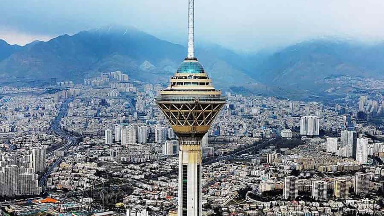 برج میلاد مزین به شعار مرد میدان شد