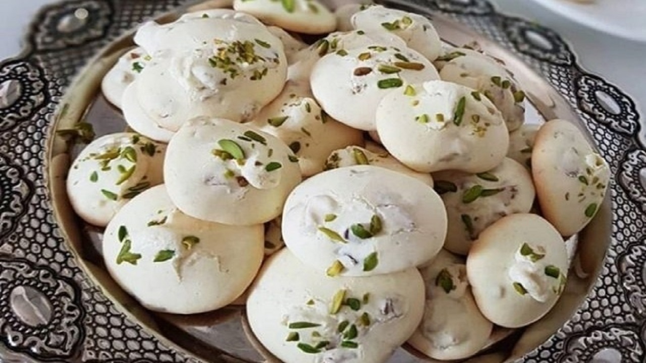 طرز تهیه شیرینی پفکی گردویی (پیچ انگشتی) به روش قنادی برای عید نوروز