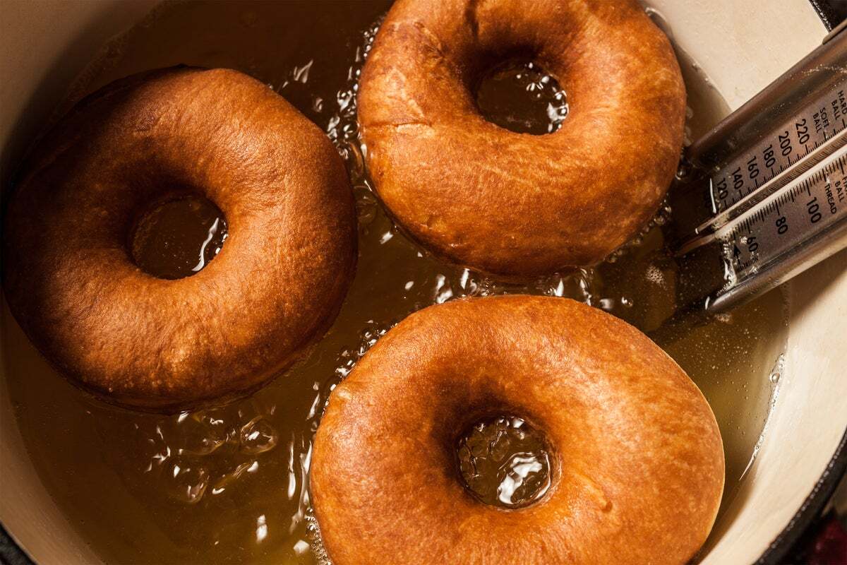 طرز تهیه دونات گوشت خانگی در چهار مرحله ساده بدون فر