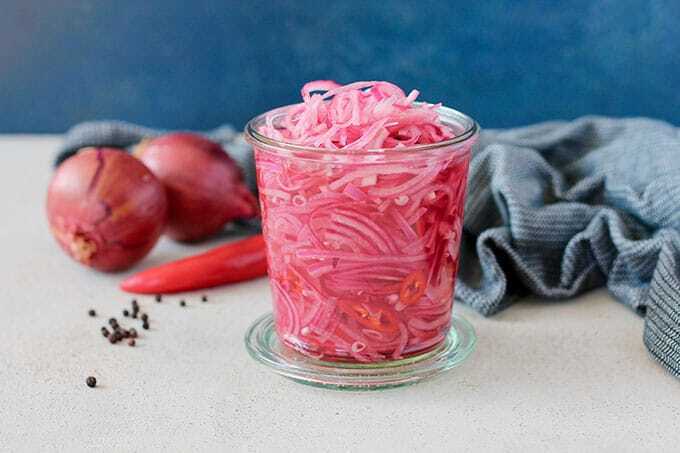۳ طرز تهیه و فوت و فن ترشی پیاز قرمز و سفید ریز درسته و خرد شده