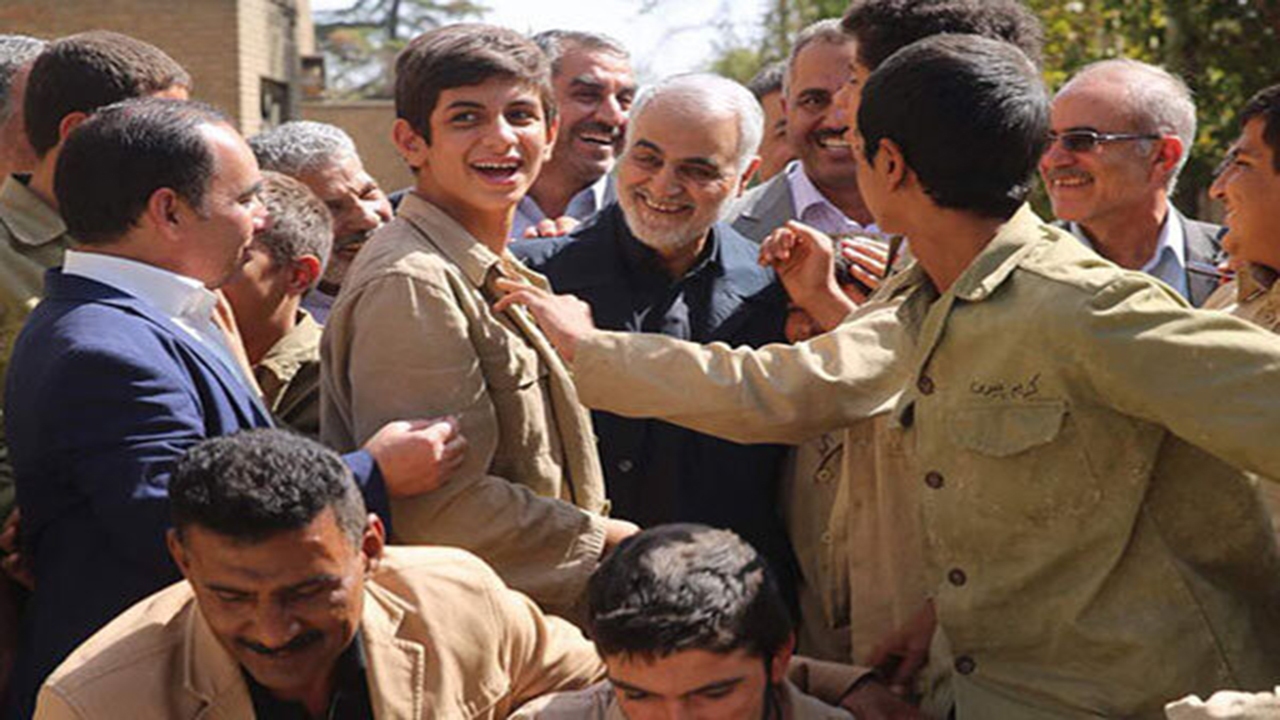 حضور حاج قاسم در مناطق سیل زده خوزستان به روایت فرزند یک شهید