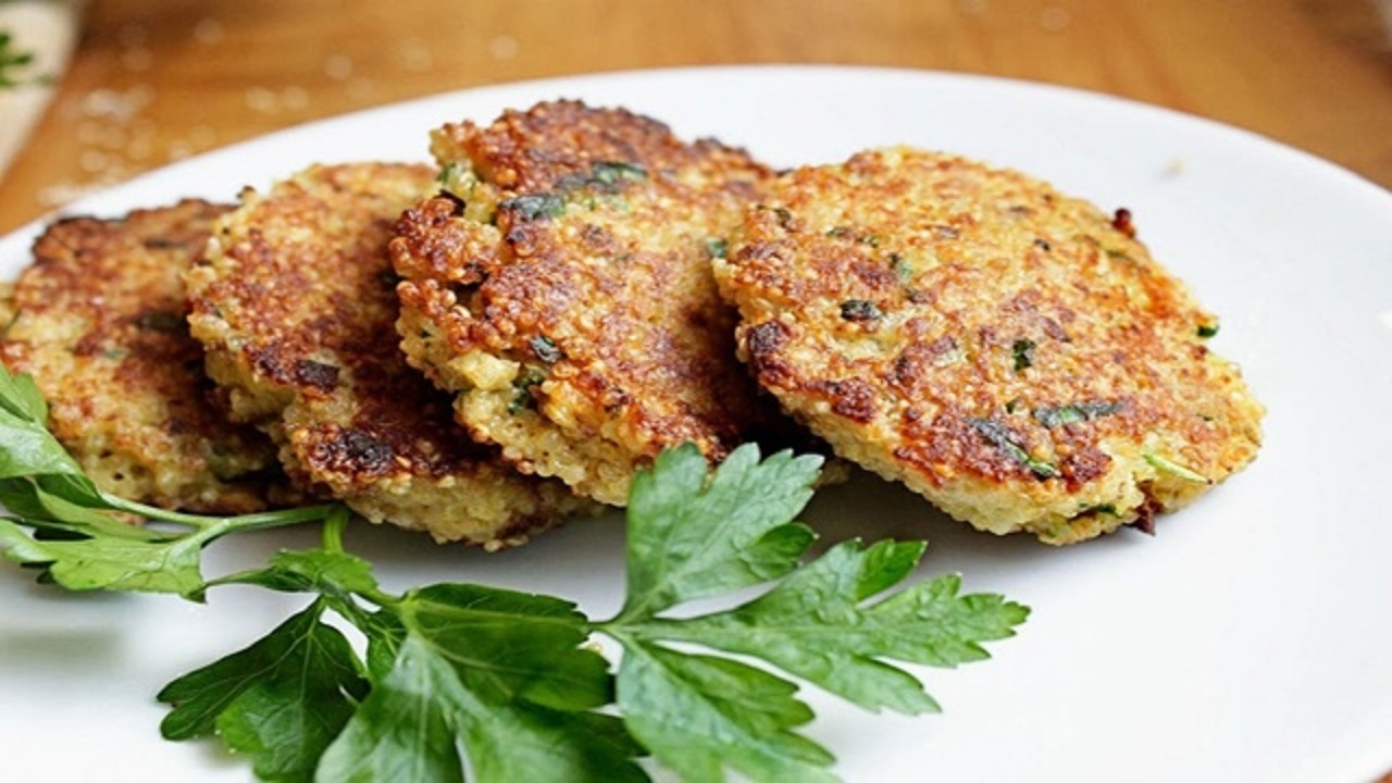 آموزش آشپزی؛ از خوراک مغز سرخ شده و چیپس خانگی تا کیک تولد برفی شکلاتی + تصاویر