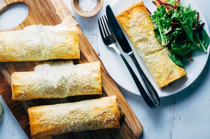 طرز تهیه بورک ترکی مرغ و قارچ در ۴ مرحله ساده