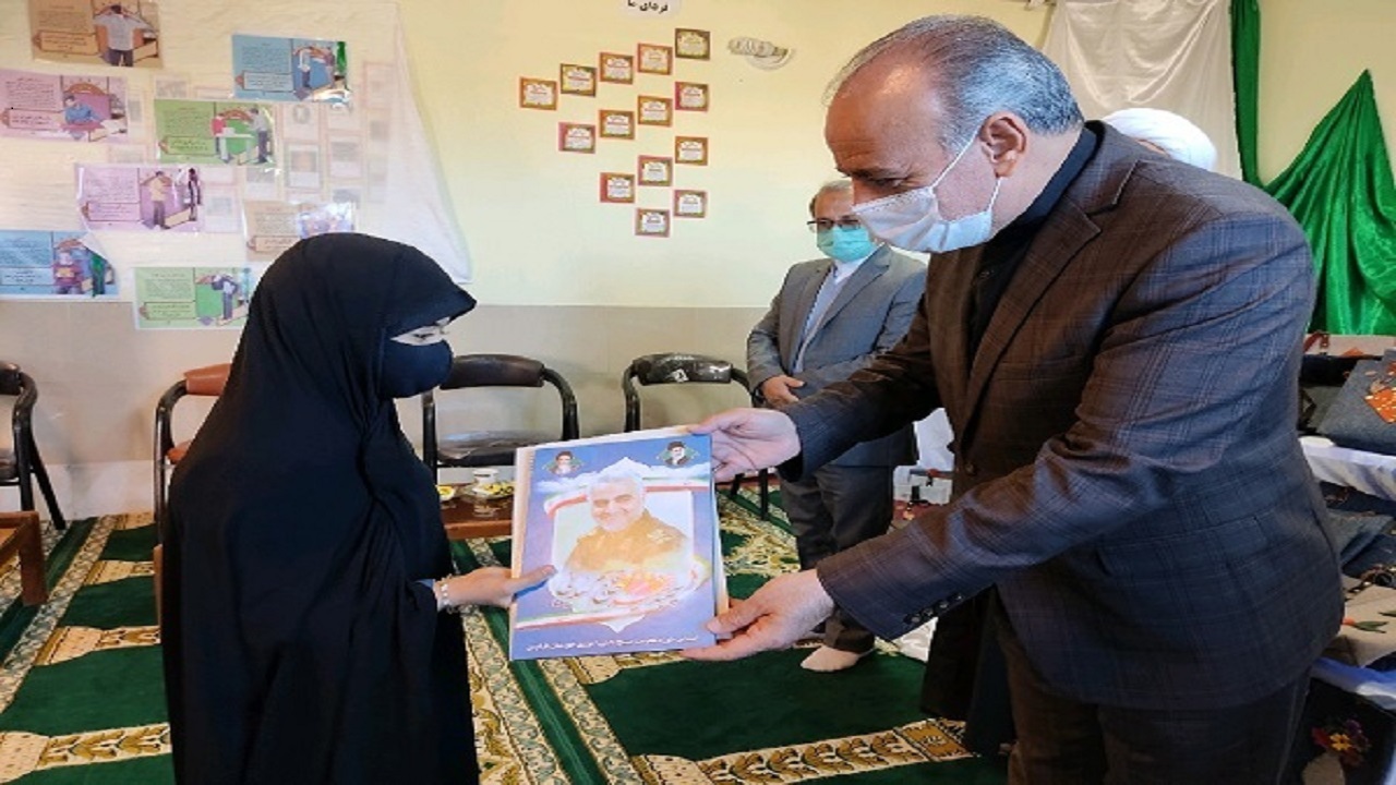 کمک خیر نیک اندیش به دانش آموزان هنرجوی فردوسی