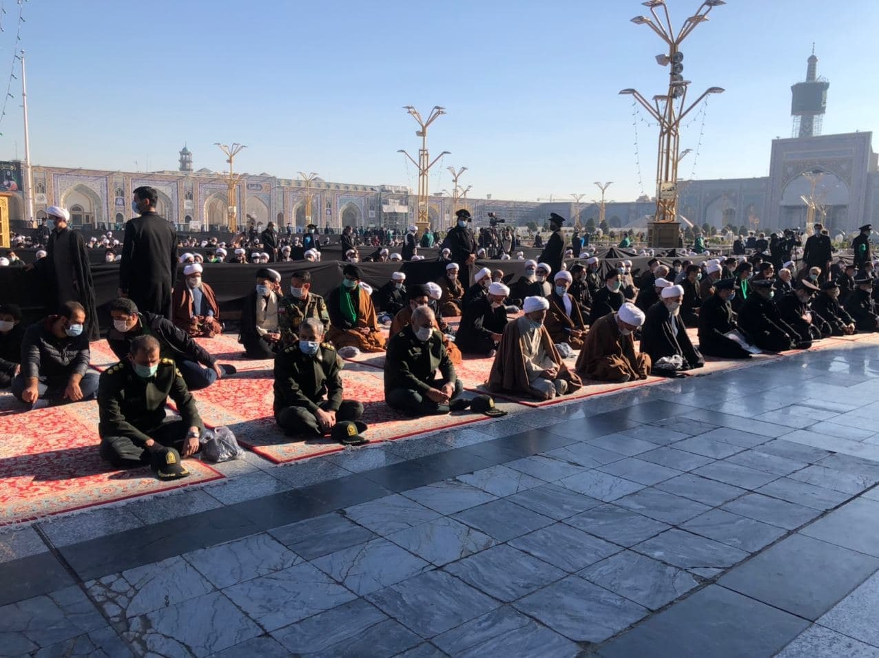 وداع با پیکر آیت الله مصباح یزدی در مشهد وداع با پیکر آیت الله مصباح یزدی در مشهد