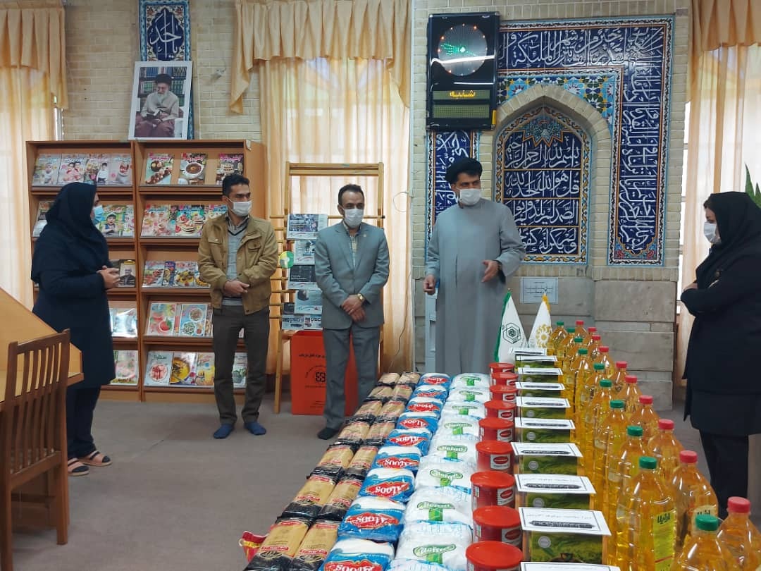 کتابخانه مشارکتی قدمگاه مرکز نیکوکاری در قلب شهر شیراز شد/ جمع آوری و ارسال ۲ هزار بسته معیشتی