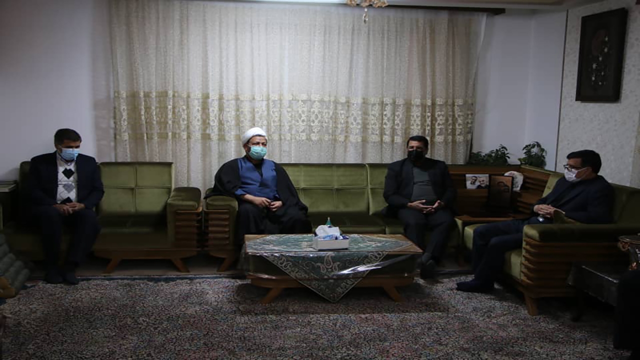 دیدار مسئولان قضایی کرمان با خانواده شهدای مدافع حرم