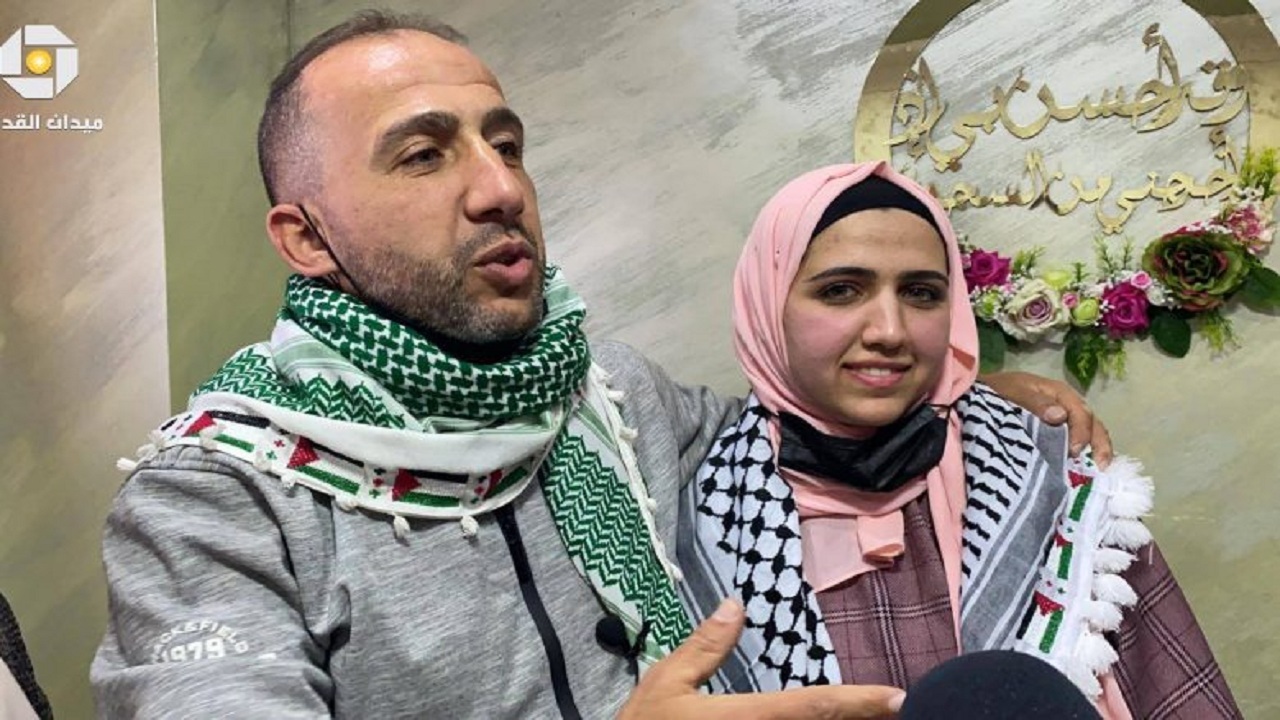 نخستین دیدار دختر فلسطینی با پدرش پس از ۱۹ سال اسارت + تصاویر