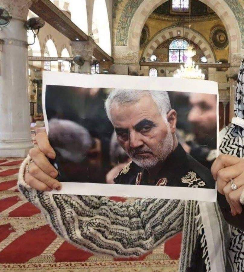 عکس شهید حاج قاسم سلیمانی در مسجدالاقصی