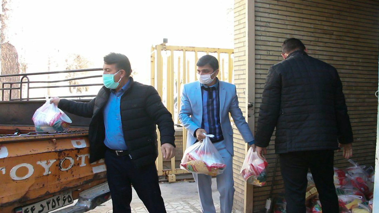 توزیع۳۰۰بسته معیشتی درسیرجان