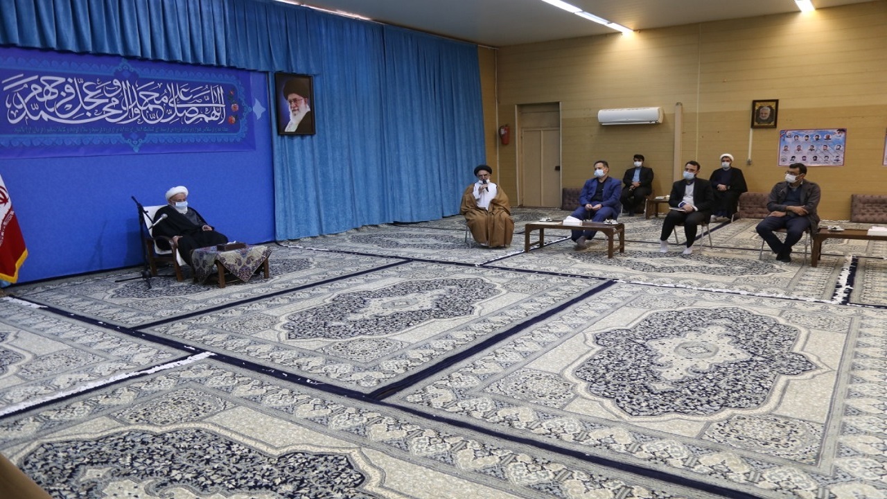 مردم و مسئولان برای خنثی کردن تحریم‌ها به میدان بیایند