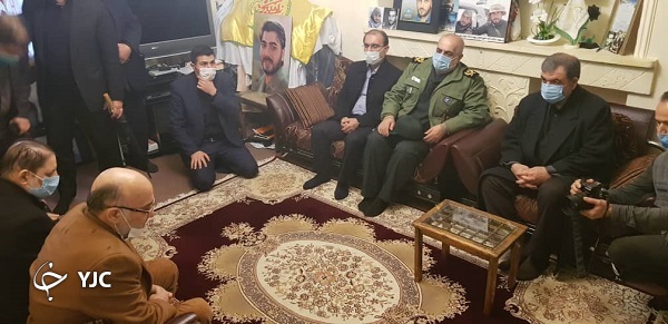 دیدار محسن رضایی با خانواده شهید مدافع حرم در رشت