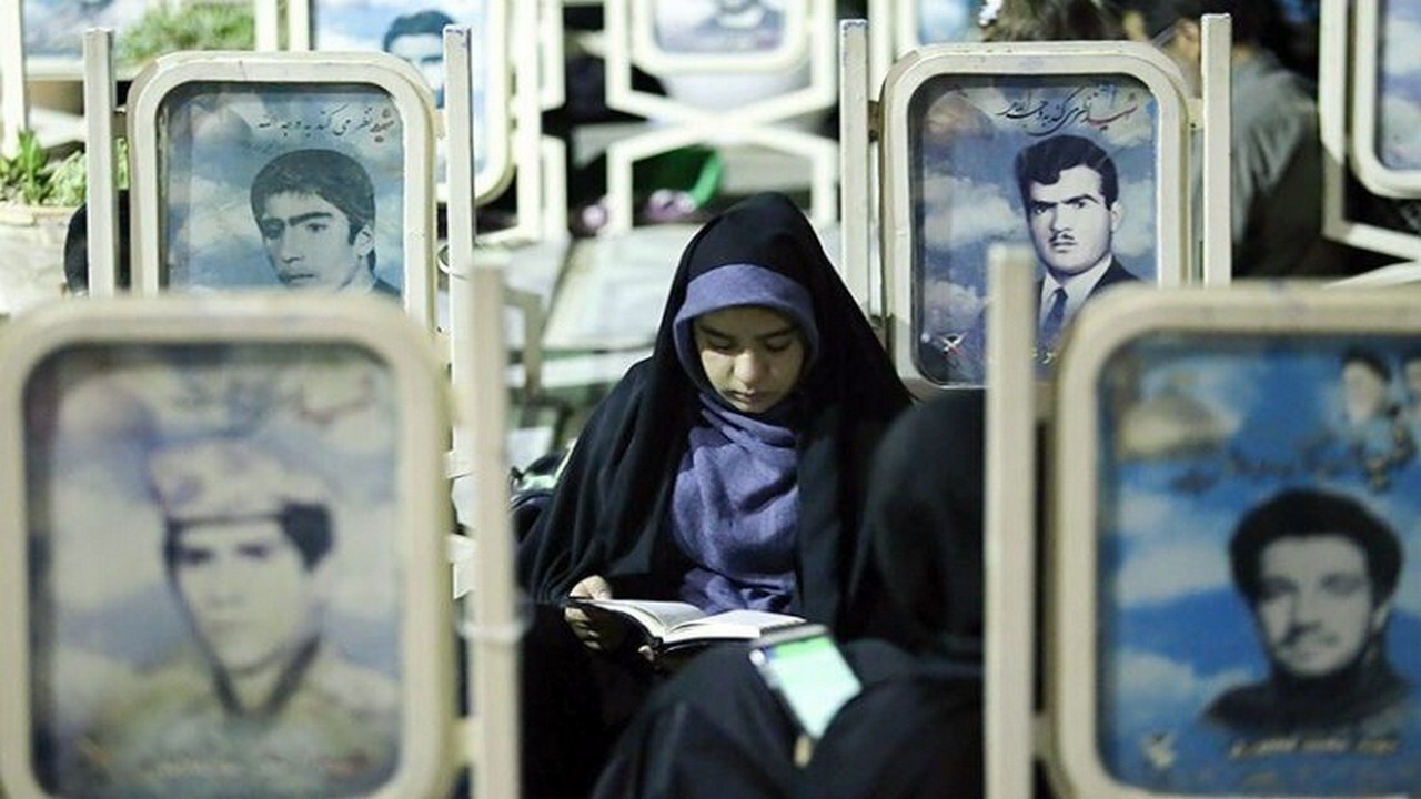 وظیفه مسئولان و آحاد جامعه تکریم خانواده شهدا است