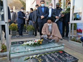 وزیر اطلاعات در گلزار شهدای کرمان 