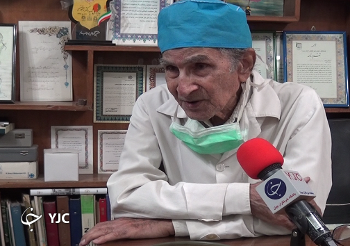 ز گهواره تا گور مهربانی کن/ حکایت پزشک کهنسال که خدمت به بیماران را تا لحظه مرگ ادامه می&zwnj;دهد