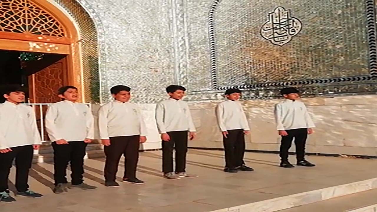 اجرای سرود سفیر آزادی در امامزاده حمزه بن موسی الکاظم(ع) + فیلم