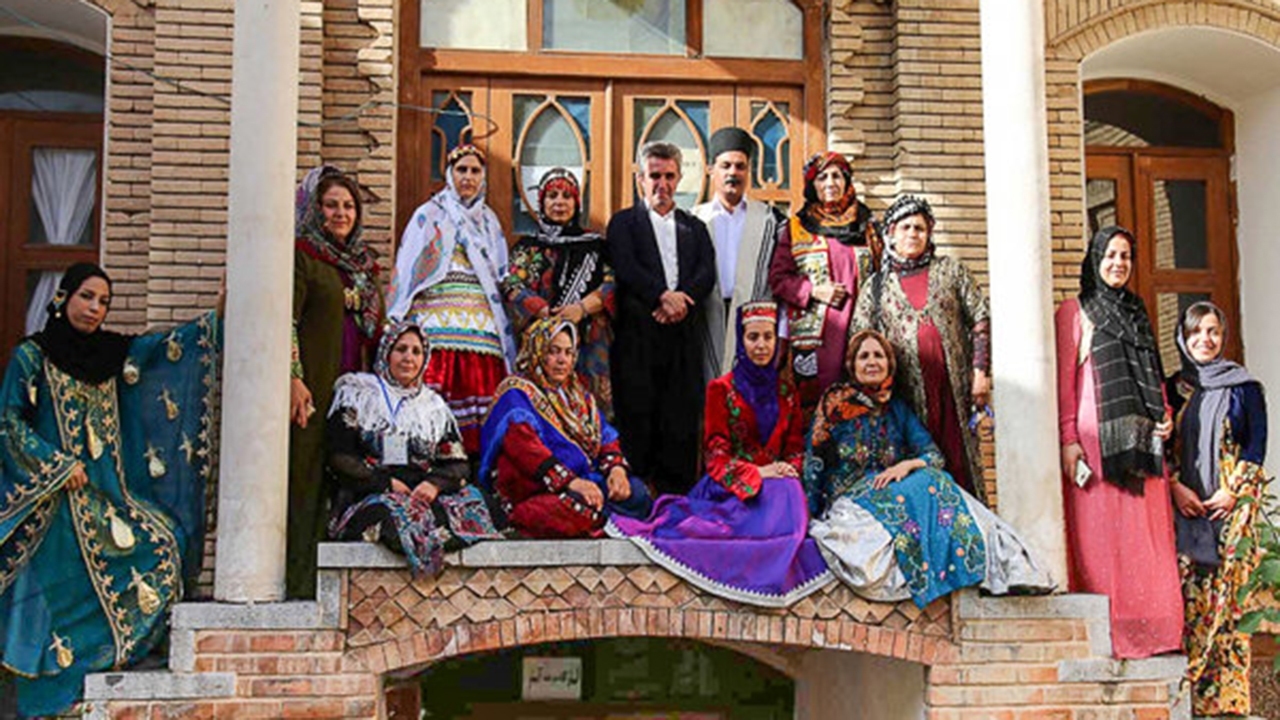رنگین کمان اقوام البرز، بر بوم رنگ هنرمندان