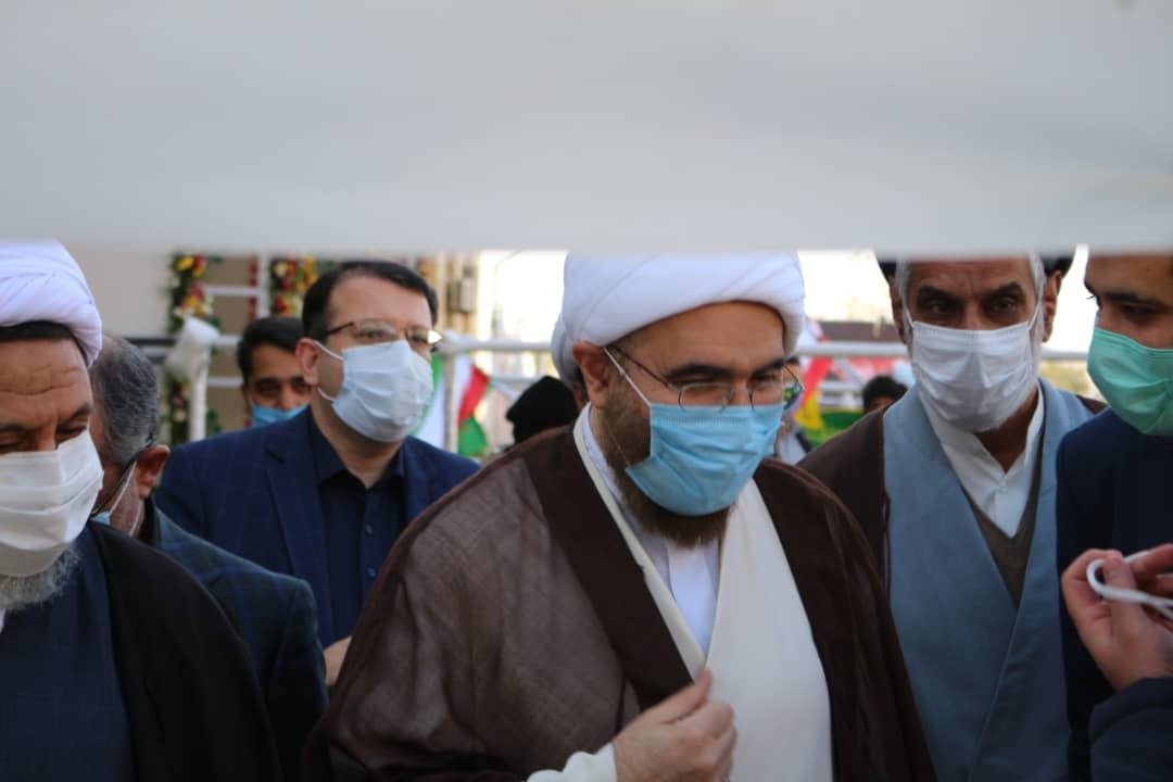 حضور امام جمعه موقت تهران بر مزار شهید سلیمانی 