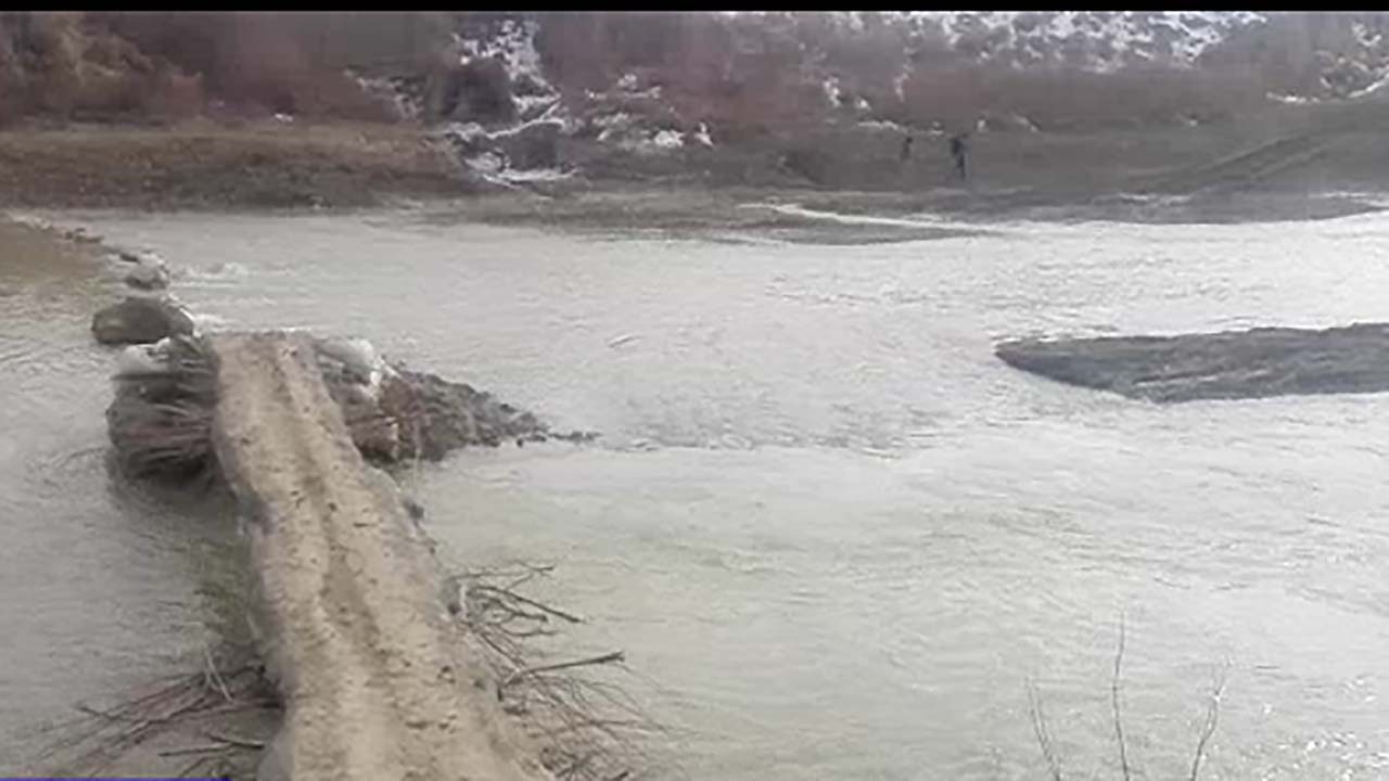 تخریب شدن راه ارتباطی در روستای قلعه‌بید + فیلم