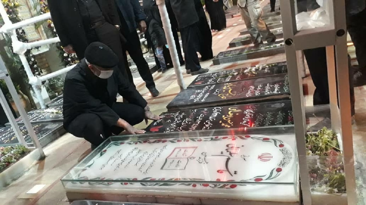 سردارقاآنی بر سر مزار فرمانده اش!