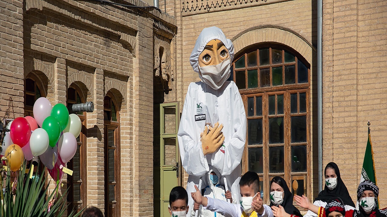 عروسک مدافع سلامت در کانون پرورش فکری کرمانشاه رونمایی ‌شد