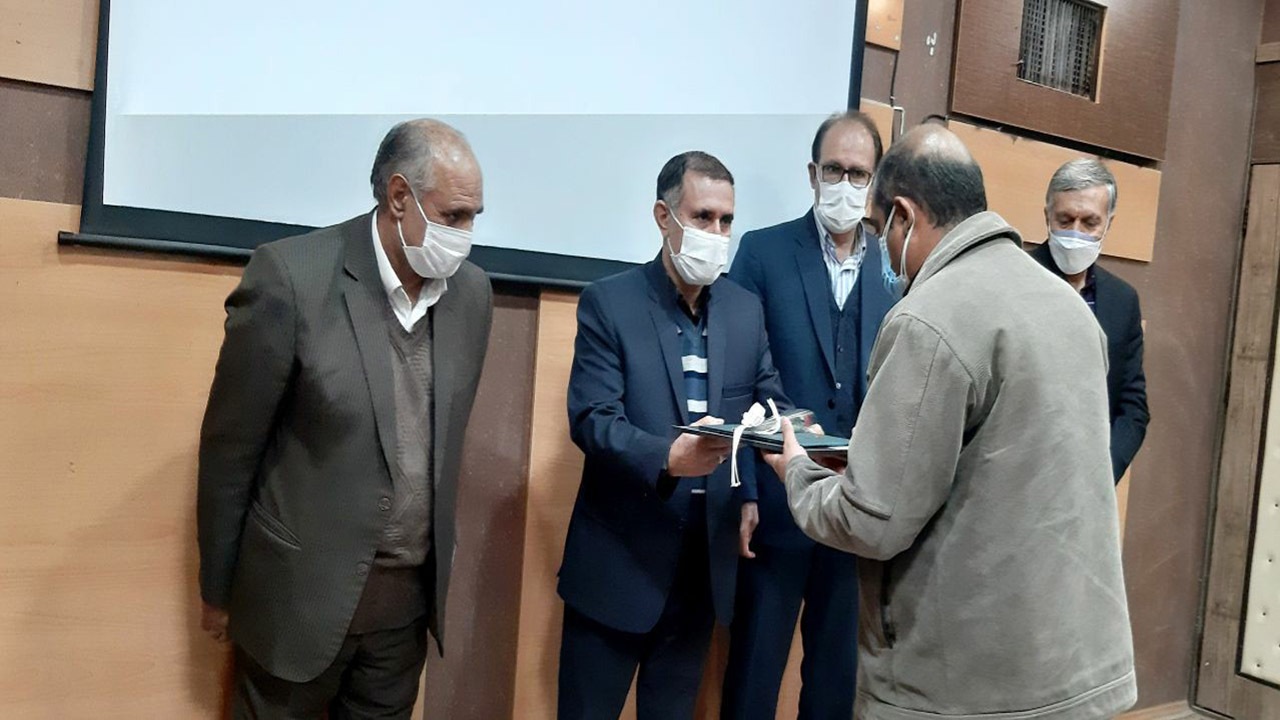 تجلیل از خانواده‌های شهدا و ایثارگر مدافع سلامت در سیرجان