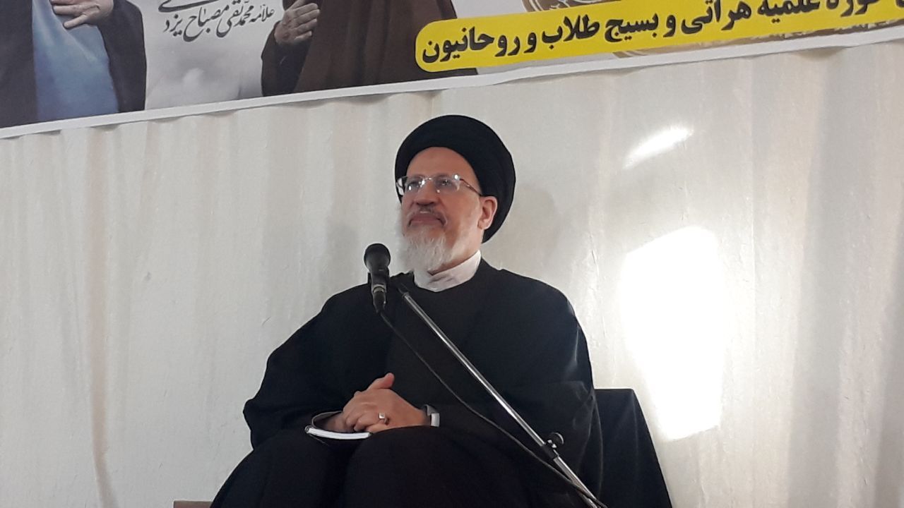 مرحوم آیت الله مصباح یزدی پیشرو در تحول حوزه‌های علمیه بود