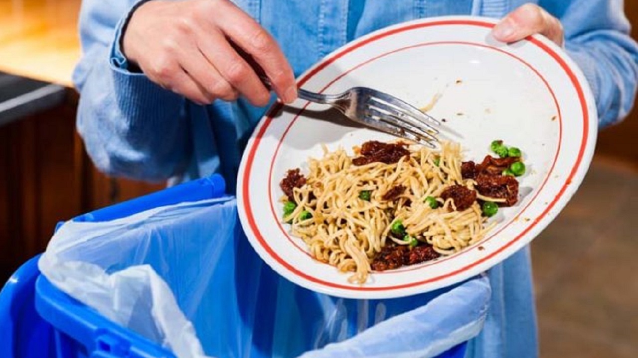 لاکچری بازی از نگاه مقام معظم رهبری در روزهای سخت معیشتی