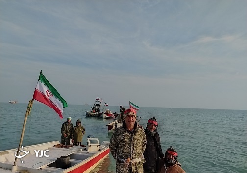 مانور صیادان بسیجی هندیجان در آب&zwnj;های خلیج فارس برگزار شد