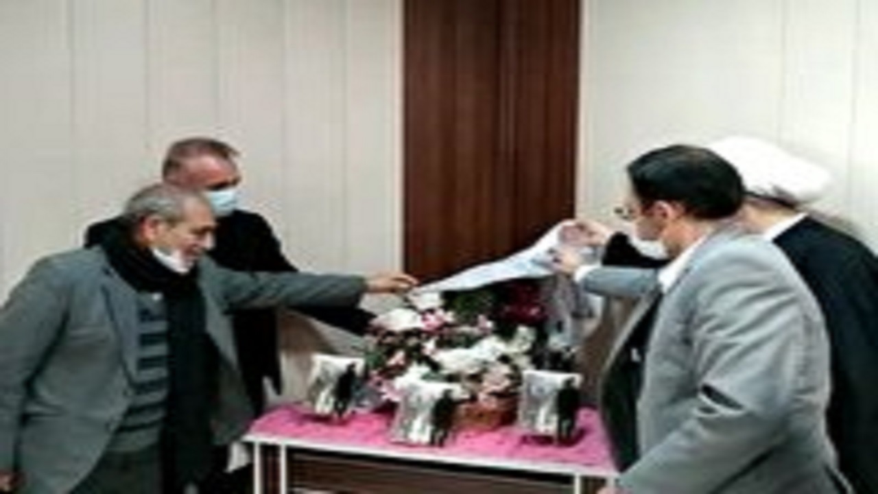 رونمایی از کتاب پاسدار دل‌ها در آرادان