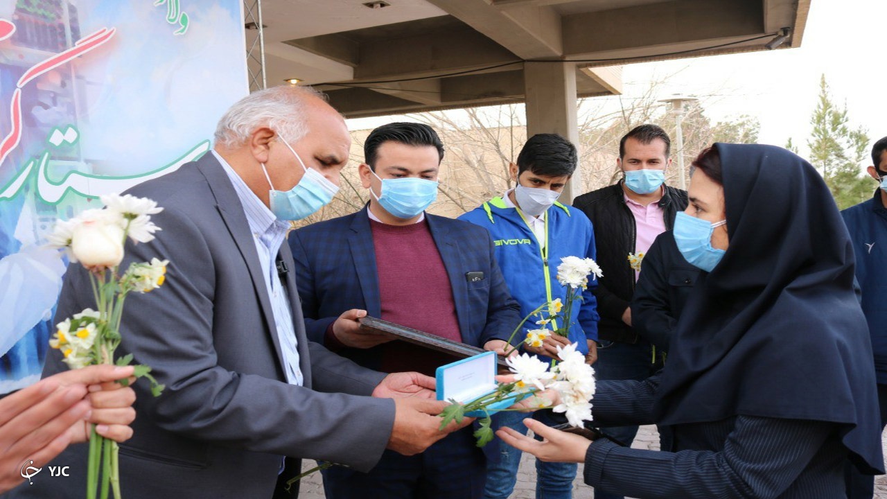 ناشنوایان کرمانی مدال خود را به مدافعان سلامت اهدا کردند