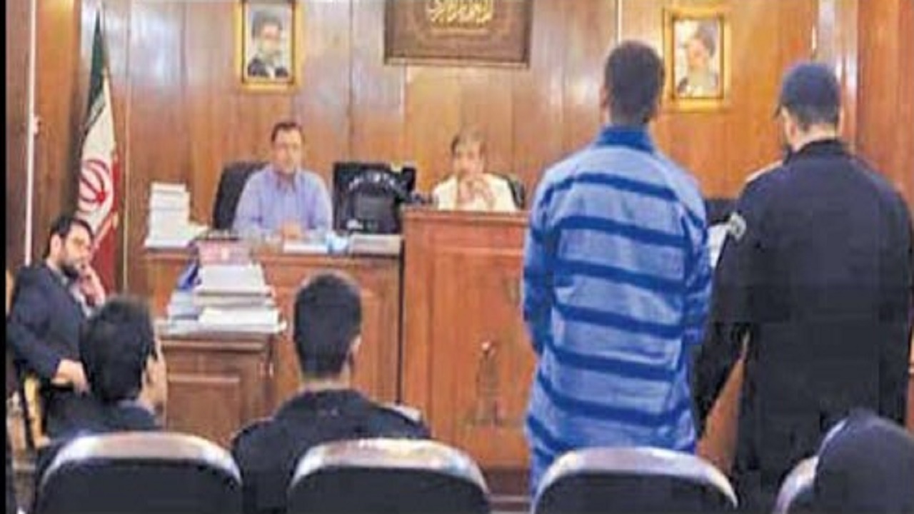 کارگر ساختمانی در یک قدمی چوبه دار